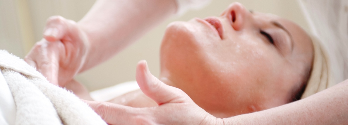 Dr Hauschka Revitalising Facial